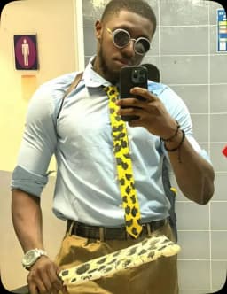 Cosplayer mis en avant au centre du hero Otakun